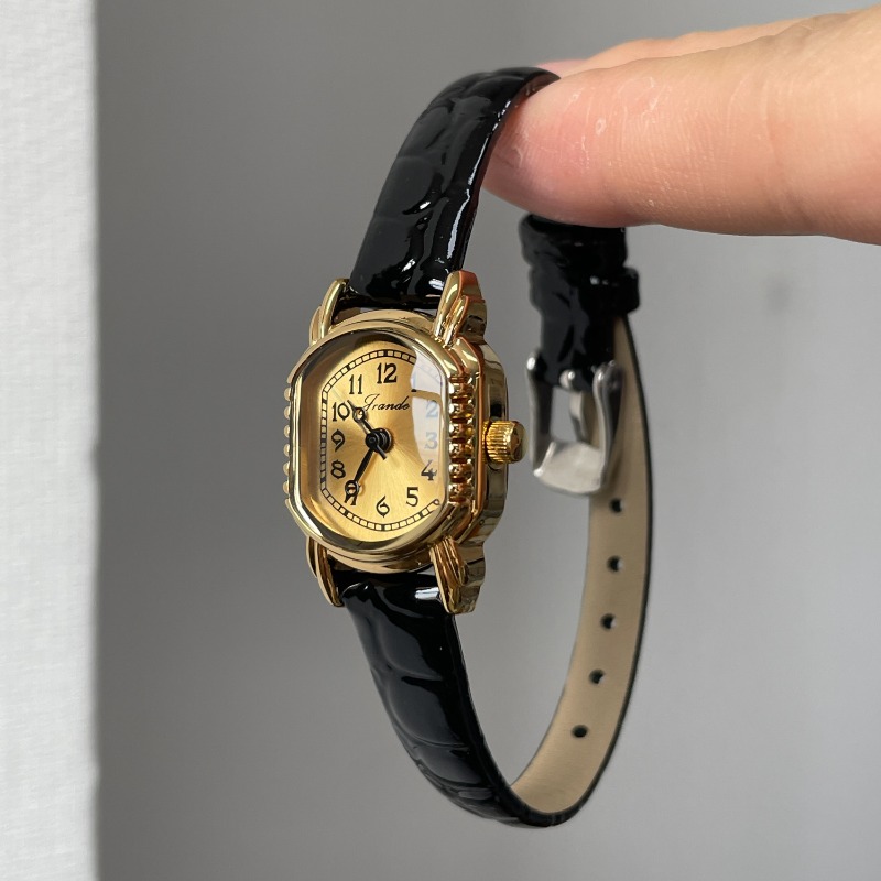 Vintage Oval Women's Quartz Wa - Luxury Watch Gold And Black ulasan dan harga